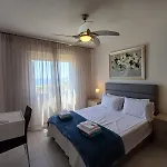 Kings Palace - Elegant 2br, Sea Facing With Pool Views
