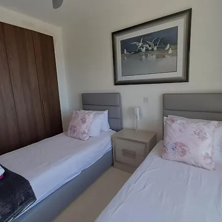 Kings Palace - Elegant 2br, Sea Facing With Pool Views Apartman Paphos