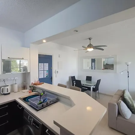 Kings Palace - Elegant 2br, Sea Facing With Pool Views * פאפוס