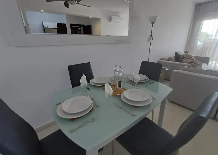 Kings Palace - Elegant 2br, Sea Facing With Pool Views