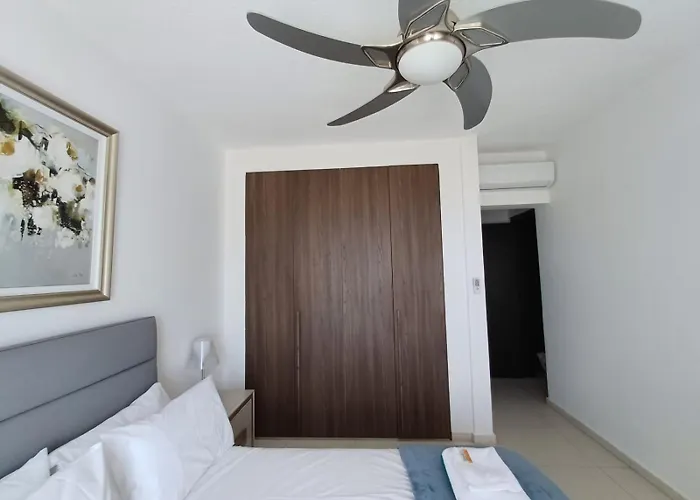 Kings Palace - Elegant 2br, Sea Facing With Pool Views *