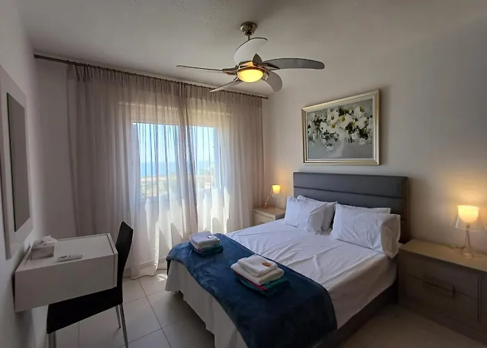 Kings Palace - Elegant 2br, Sea Facing With Pool Views