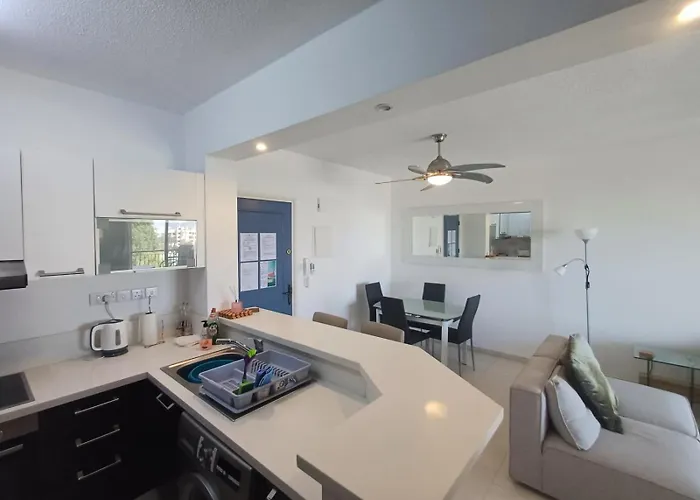 Kings Palace - Elegant 2br, Sea Facing With Pool Views * パ フォス