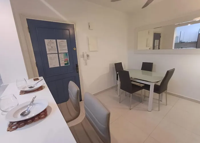 Apartment Kings Palace - Elegant 2br, Sea Facing With Pool Views Paphos