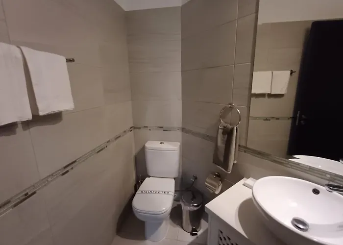 Kings Palace - Elegant 2br, Sea Facing With Pool Views