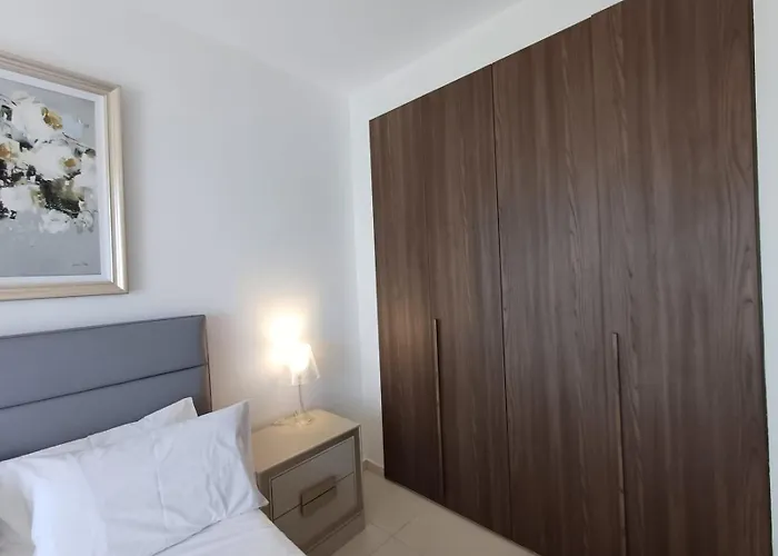 Kings Palace - Elegant 2br, Sea Facing With Pool Views Appartamento Paphos