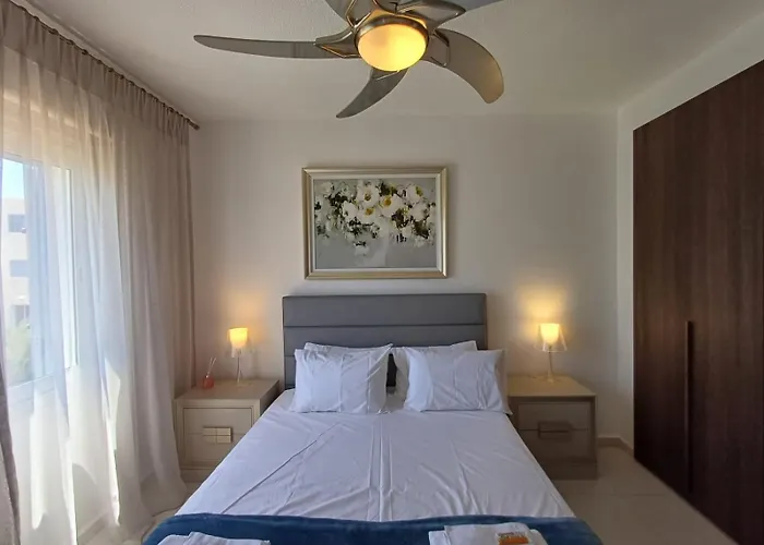 Kings Palace - Elegant 2br, Sea Facing With Pool Views *