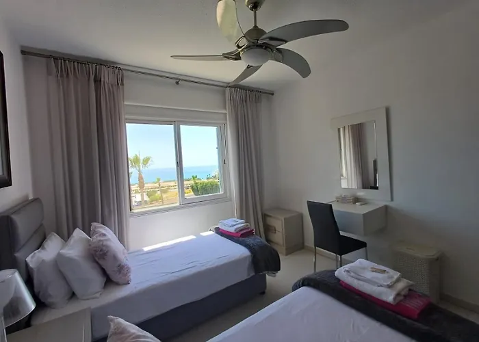 Kings Palace - Elegant 2br, Sea Facing With Pool Views Appartamento *