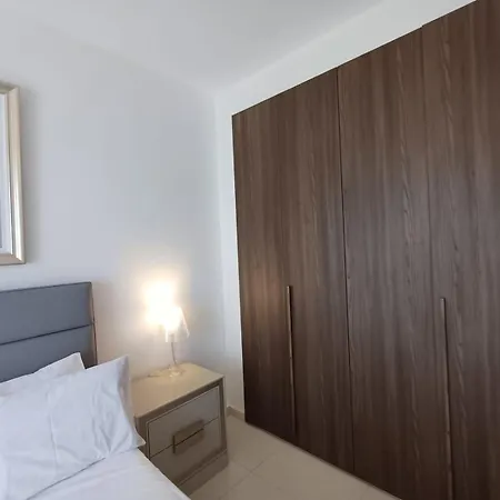 Kings Palace - Elegant 2 Bed Sea Facing Appartement Paphos